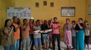 Pemkab Malaka Salurkan 500 Kg Beras untuk Korban Longsor di Desa Kereana