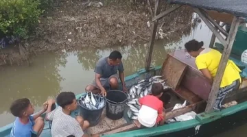 Diterjang Ombak Selatan, Nelayan Kletek di Malaka Bertaruh Nyawa Demi Nafkah